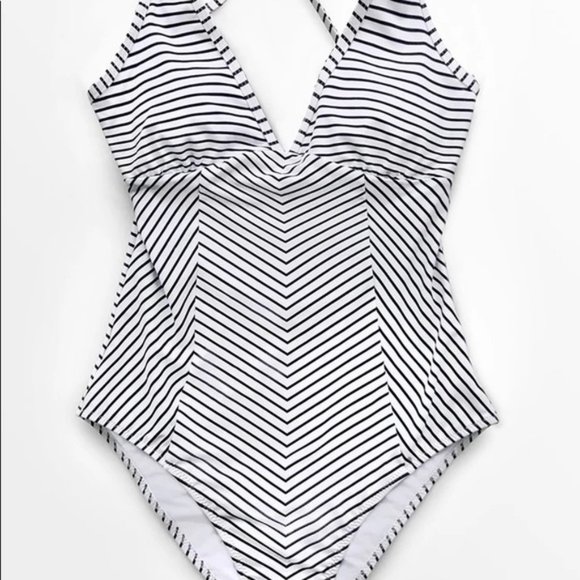 Cupshe - Black and White Stripe One-Piece - Picture 4 of 5